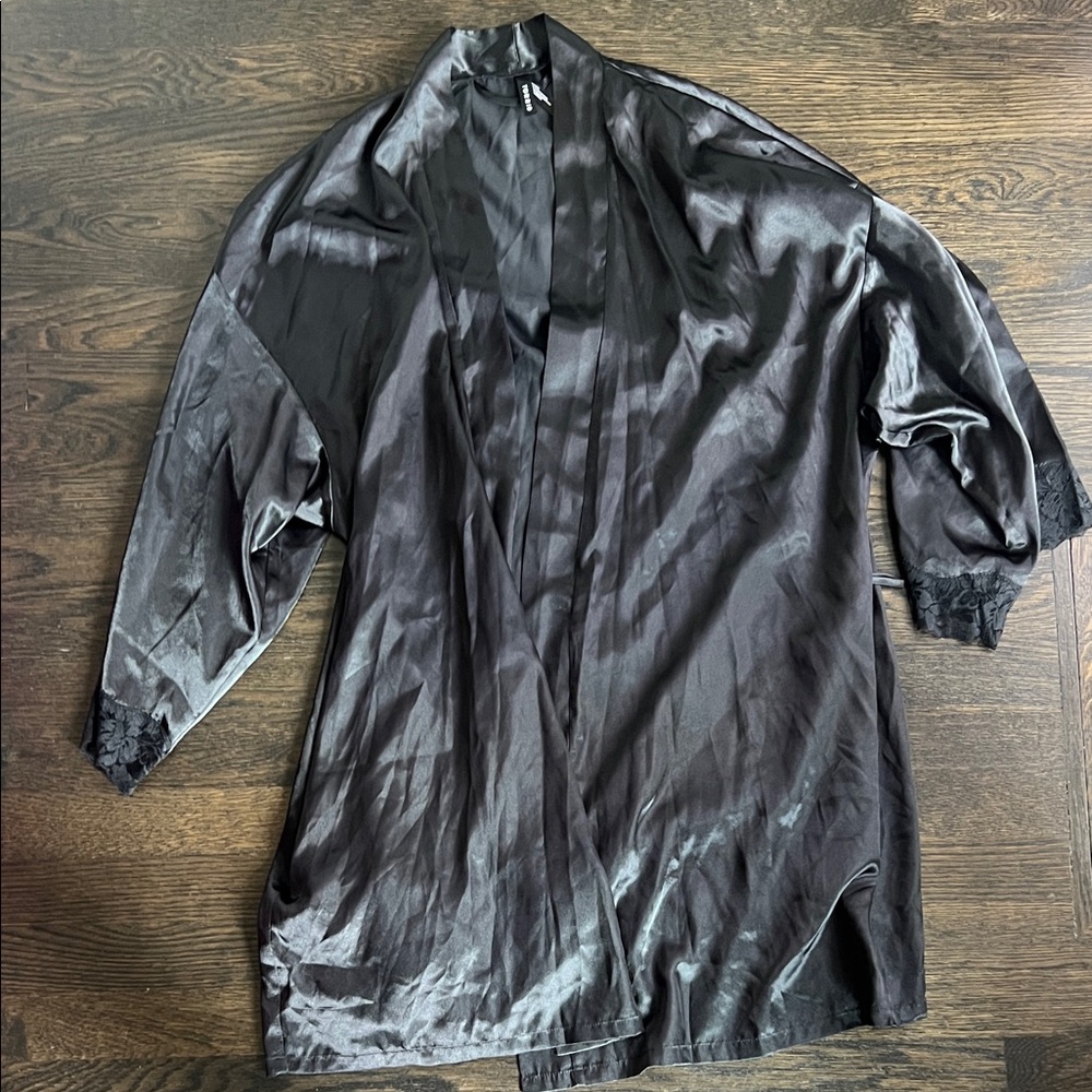 Torrid Black Satin Women’s Robe with lace detail
